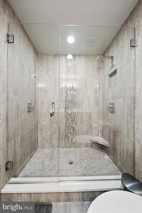 Luxury Modern Waterfront Retreat Villa Montross Exterior photo